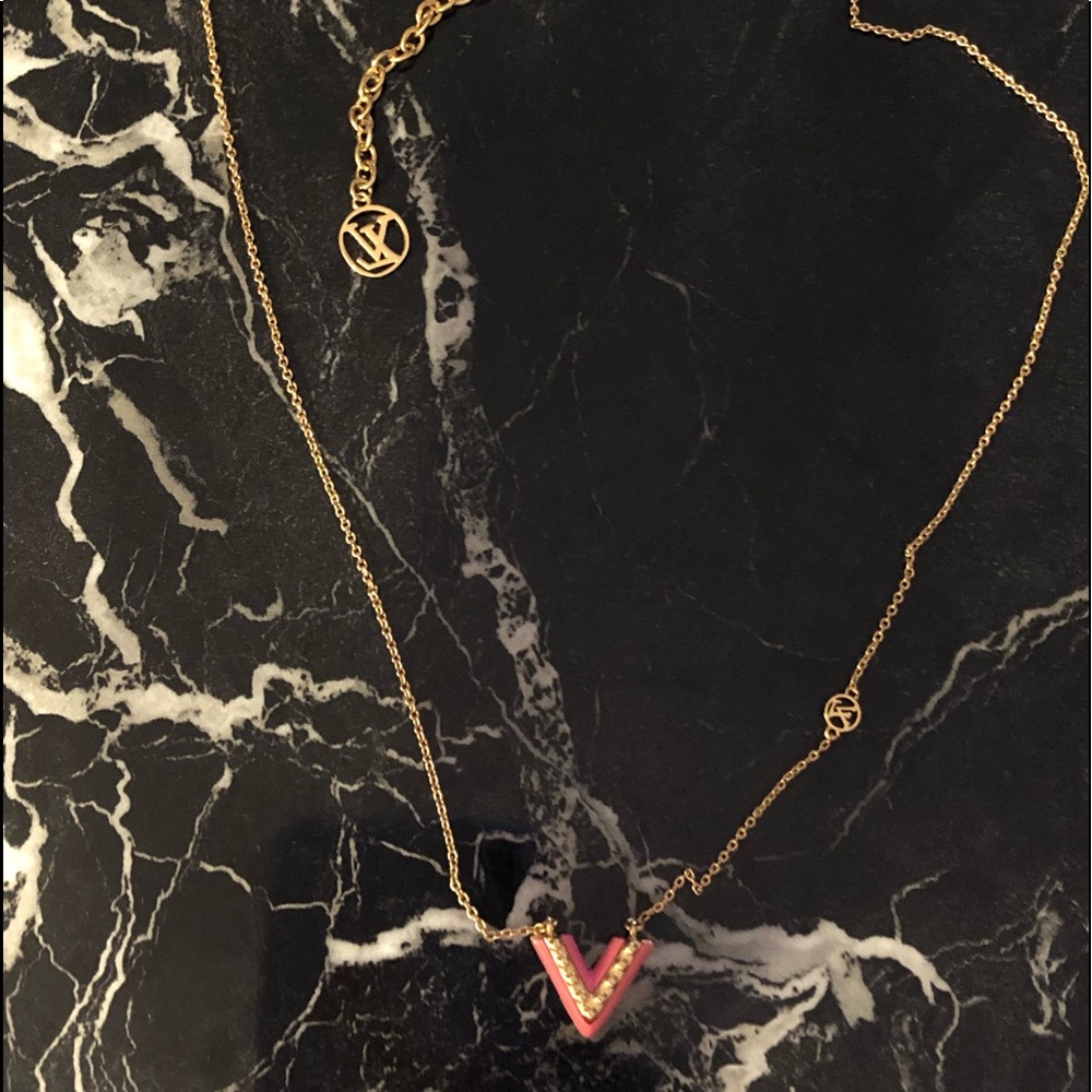Authentic Louis Vuitton Essential V Necklace